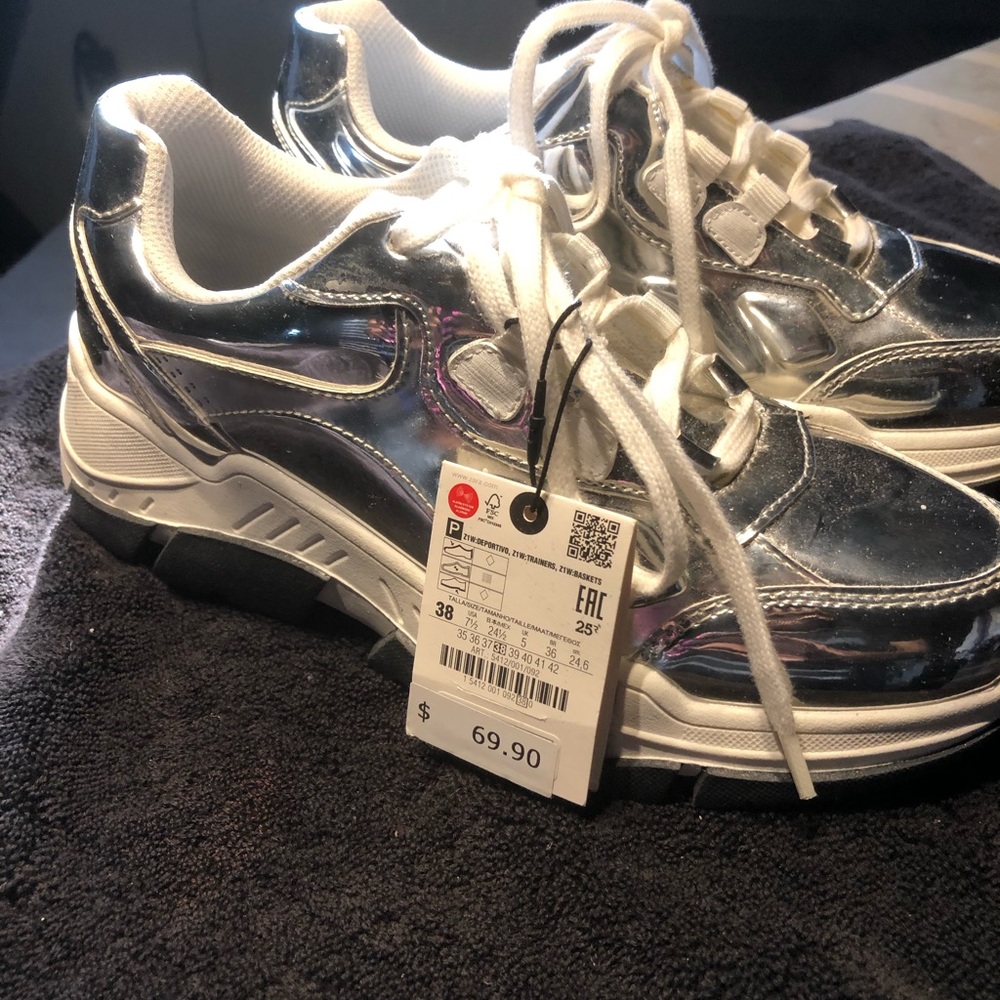 NWT  Cute Mirror Sneakers